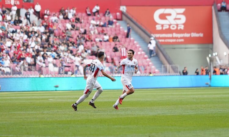 Kırmızı-Siyahlılar Bu Özelliği ile Süper Lig’in Zirvesinde