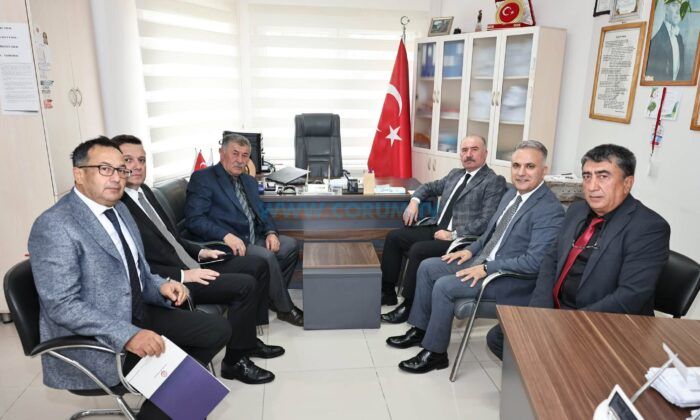Vali Çalgan Muhtarları Dinledi